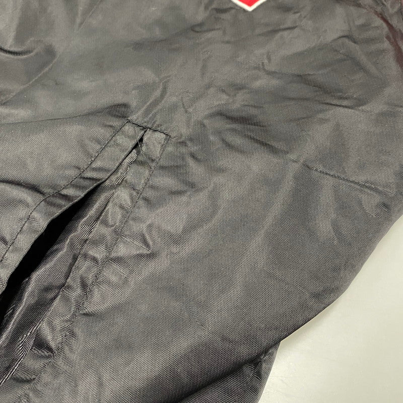 【中古品】【メンズ】 NHL ナショナルホッケーリーグ BLACKHAWKS NYLON STADIUM JACKET ブラックホークス ナイロン スタジアム ジャケット アウター 146-260522-kh-12-izu サイズ：XXL カラー：ブラック×レッド 万代Net店