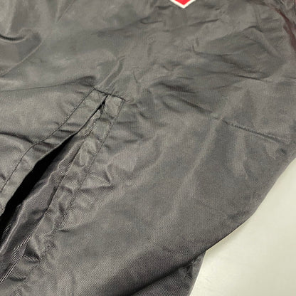 【中古品】【メンズ】 NHL ナショナルホッケーリーグ BLACKHAWKS NYLON STADIUM JACKET ブラックホークス ナイロン スタジアム ジャケット アウター 146-260522-kh-12-izu サイズ：XXL カラー：ブラック×レッド 万代Net店