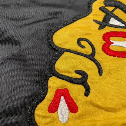 【中古品】【メンズ】 NHL ナショナルホッケーリーグ BLACKHAWKS NYLON STADIUM JACKET ブラックホークス ナイロン スタジアム ジャケット アウター 146-260522-kh-12-izu サイズ：XXL カラー：ブラック×レッド 万代Net店