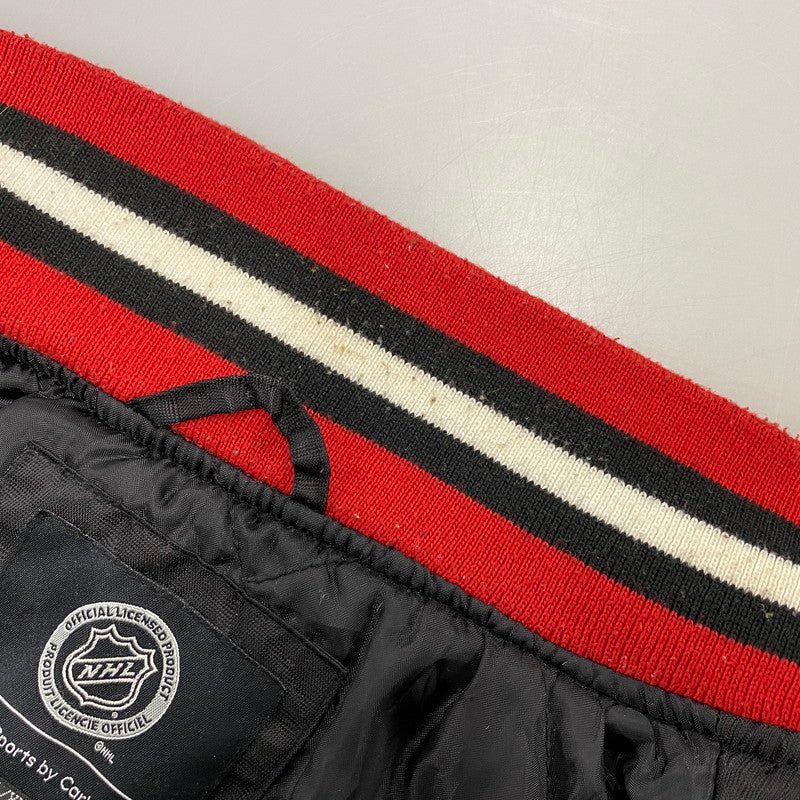 【中古品】【メンズ】 NHL ナショナルホッケーリーグ BLACKHAWKS NYLON STADIUM JACKET ブラックホークス ナイロン スタジアム ジャケット アウター 146-260522-kh-12-izu サイズ：XXL カラー：ブラック×レッド 万代Net店