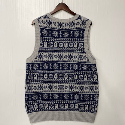 【中古品】【メンズ】 A BATHING APE アベイシングエイプ NORDIC APE HEAD KNIT VEST ノルディック エイプ ヘッド ニット ベスト トップス 142-260523-kh-03-izu サイズ：XL カラー：グレー×ネイビー 万代Net店
