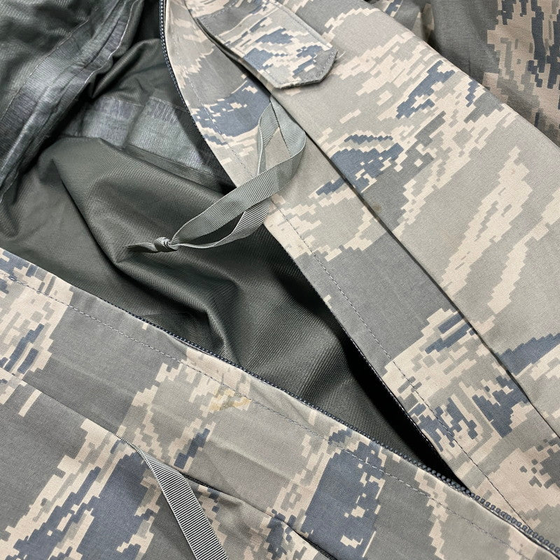 【中古品】【メンズ】 U.S AIR FORCE ユーエス・エアフォース 8415-01-547-3512 APECS エイペックス ABU DIGITAL TIGER GORE-TEX PARKA デジタル タイガー ゴアテックス パーカ アウター 146-260515-ya-08-izu サイズ：M-R カラー：マルチ 万代Net店