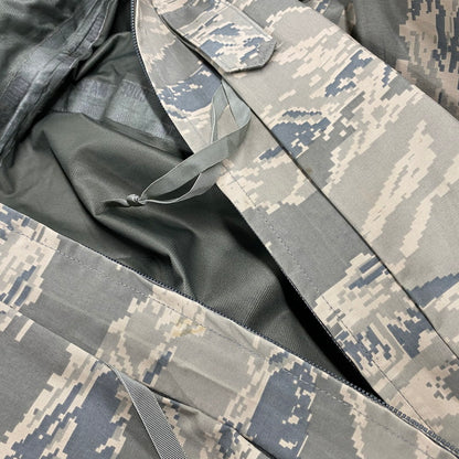 【中古品】【メンズ】 U.S AIR FORCE ユーエス・エアフォース 8415-01-547-3512 APECS エイペックス ABU DIGITAL TIGER GORE-TEX PARKA デジタル タイガー ゴアテックス パーカ アウター 146-260515-ya-08-izu サイズ：M-R カラー：マルチ 万代Net店