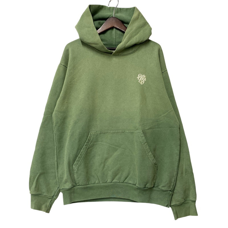 【現状渡し品】【メンズ】 GIRLS DON'T CRY ガールズ ドント クライ LOGO HOODIE ロゴ フーディ トップス スウェット 142-260515-ya-09-izu サイズ：M カラー：グリーン 万代Net店
