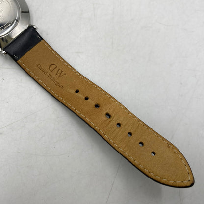 【中古品】【メンズ/レディース】 DANIEL WELLINGTON ダニエル ウェリントン DW00100832 CLASSIC DAY DATE QUARTZ クラシック デイデイト クオーツ 腕時計 時計 198-260525-ya-08-izu カラー：白×黒 万代Net店