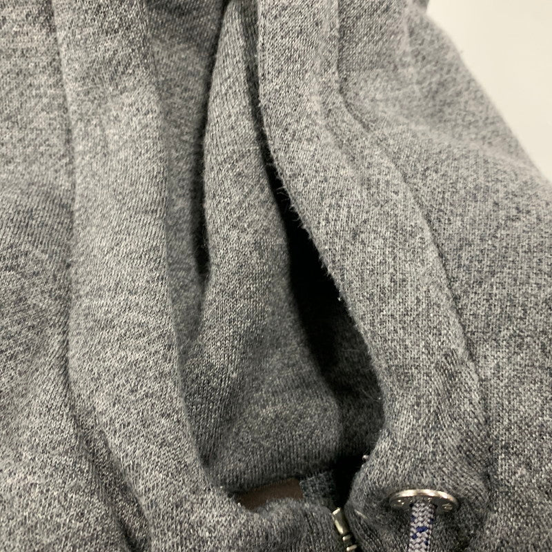【中古品】【メンズ】 LOUIS VUITTON ルイ・ヴィトン LV LOGO LEATHER PATCH ZIPUP HOODED SWEAT SHIRT RM142Q H6Y51WJUH LVロゴ レザーパッチ ジップアップ フーディー パーカー 179-260516-as-11-izu サイズ：M カラー：グレー 万代Net店