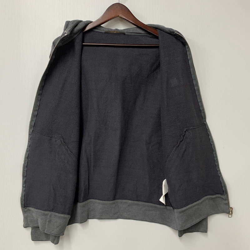 【中古品】【メンズ】 LOUIS VUITTON ルイ・ヴィトン LV LOGO LEATHER PATCH ZIPUP HOODED SWEAT SHIRT RM142Q H6Y51WJUH LVロゴ レザーパッチ ジップアップ フーディー パーカー 179-260516-as-11-izu サイズ：M カラー：グレー 万代Net店