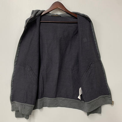 【中古品】【メンズ】 LOUIS VUITTON ルイ・ヴィトン LV LOGO LEATHER PATCH ZIPUP HOODED SWEAT SHIRT RM142Q H6Y51WJUH LVロゴ レザーパッチ ジップアップ フーディー パーカー 179-260516-as-11-izu サイズ：M カラー：グレー 万代Net店