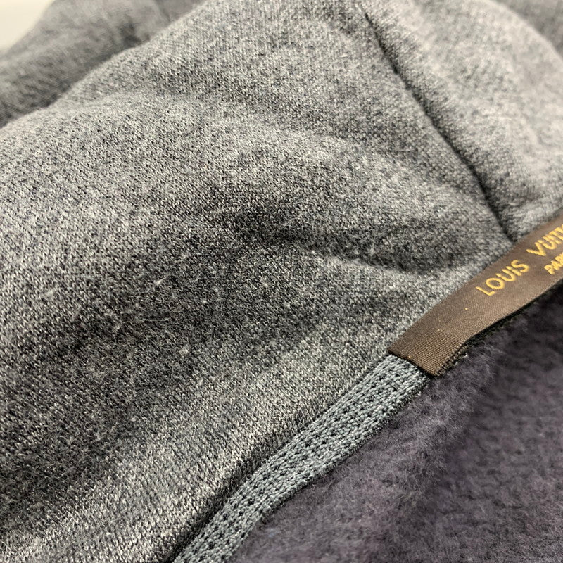 【中古品】【メンズ】 LOUIS VUITTON ルイ・ヴィトン LV LOGO LEATHER PATCH ZIPUP HOODED SWEAT SHIRT RM142Q H6Y51WJUH LVロゴ レザーパッチ ジップアップ フーディー パーカー 179-260516-as-11-izu サイズ：M カラー：グレー 万代Net店