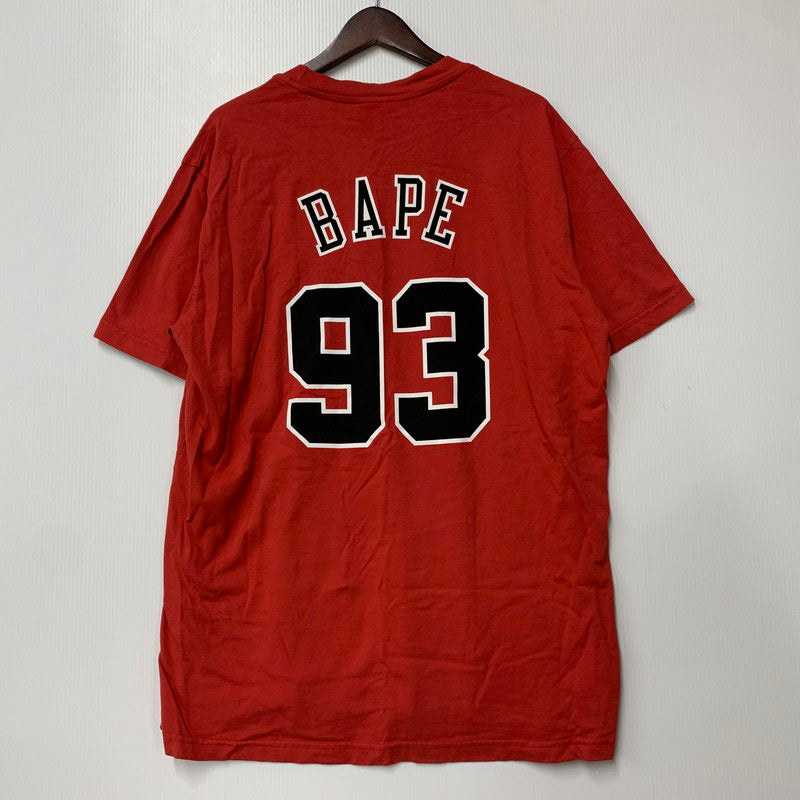 【中古品】【メンズ】 BAPE ベイプ × MITCHELL&NESS ミッチェルアンドネス BULLS TEE ブルズ Tシャツ トップス 142-260517-kh-18-izu サイズ：M カラー：レッド 万代Net店