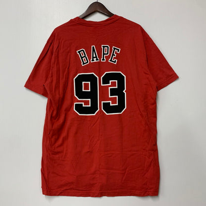 【中古品】【メンズ】 BAPE ベイプ × MITCHELL&NESS ミッチェルアンドネス BULLS TEE ブルズ Tシャツ トップス 142-260517-kh-18-izu サイズ：M カラー：レッド 万代Net店