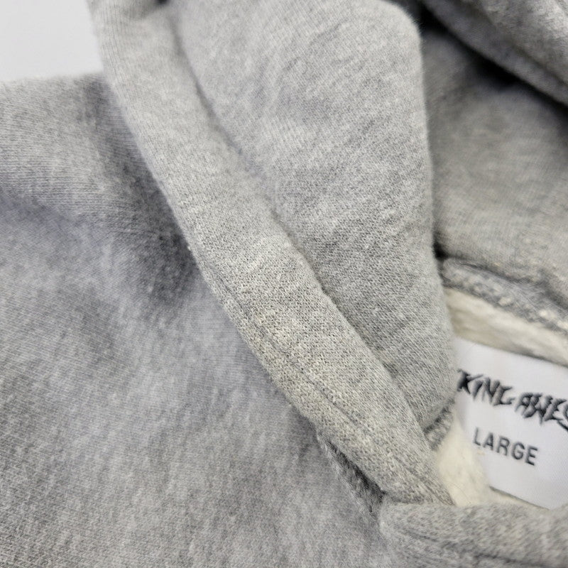 【中古品】【メンズ】 FUCKING AWESOME ファッキングオーサム GRAPHIC PULLOVER HOODIE グラフィック プルオーバー フーディー トップス 長袖 142-260710-cs-17-izu サイズ：L カラー：グレー 万代Net店