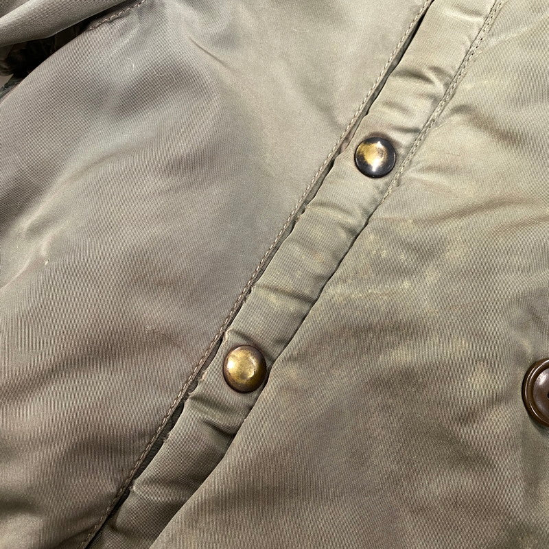 【現状渡し品】【メンズ】 U.S.AIR FORCE ユーエスエアフォース COYOTE FUR CONMAR ZIP コヨーテファー コンマ―ジップ 黒タグ SKYLINE CLOTHING社製 60S N-3B FLIGHT JACKET フライト ジャケット アウター 146-260518-cs-10-izu サイズ：不明 カラー：カーキ 万代Net店