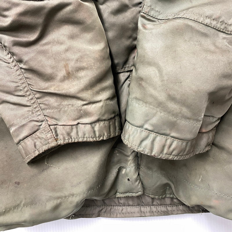 【現状渡し品】【メンズ】 U.S.AIR FORCE ユーエスエアフォース COYOTE FUR CONMAR ZIP コヨーテファー コンマ―ジップ 黒タグ SKYLINE CLOTHING社製 60S N-3B FLIGHT JACKET フライト ジャケット アウター 146-260518-cs-10-izu サイズ：不明 カラー：カーキ 万代Net店