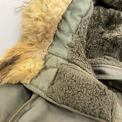 【現状渡し品】【メンズ】 U.S.AIR FORCE ユーエスエアフォース COYOTE FUR CONMAR ZIP コヨーテファー コンマ―ジップ 黒タグ SKYLINE CLOTHING社製 60S N-3B FLIGHT JACKET フライト ジャケット アウター 146-260518-cs-10-izu サイズ：不明 カラー：カーキ 万代Net店