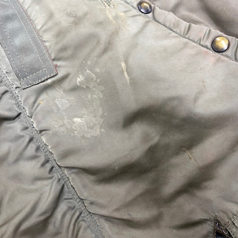【現状渡し品】【メンズ】 U.S.AIR FORCE ユーエスエアフォース COYOTE FUR CONMAR ZIP コヨーテファー コンマ―ジップ 黒タグ SKYLINE CLOTHING社製 60S N-3B FLIGHT JACKET フライト ジャケット アウター 146-260518-cs-10-izu サイズ：不明 カラー：カーキ 万代Net店