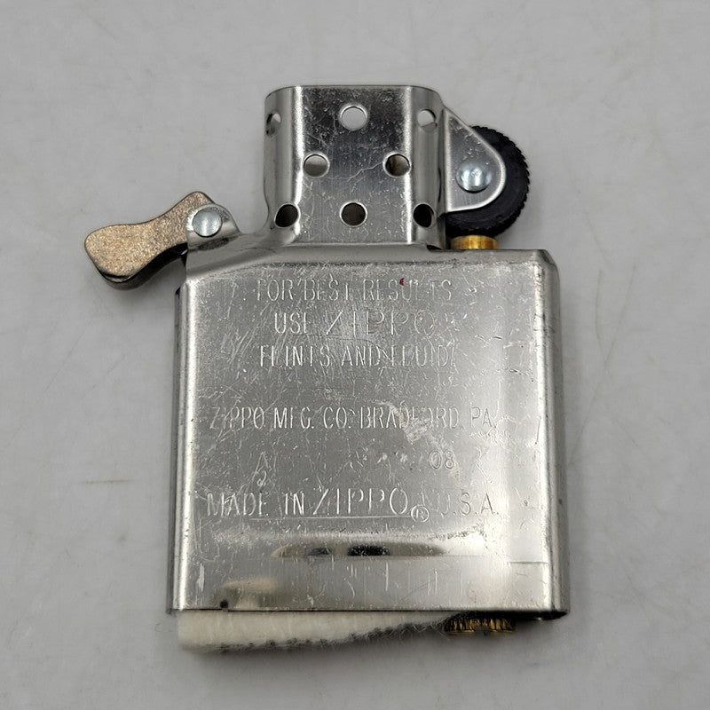 【中古品】【メンズ/レディース】 ZIPPO ジッポ MOBILE SUIT GUNDAM ONE YEAR WAR VERSION 3 OIL LIGHTER 機動戦士ガンダム シャア専用ゲルググ オイルライター 喫煙具 206-260522-as-02-izu カラー：レッド 万代Net店