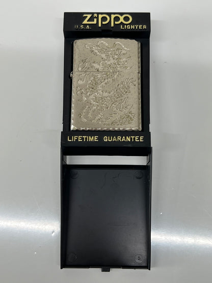 【中古品】【メンズ/レディース】 ZIPPO ジッポ DORAGON DESIGN ドラゴンデザイン シリアルナンバー入り オイルライター 喫煙具 2010年製造 インサイドユニット 2010年製 178-260703-kk-04-hon カラー：シルバー 万代Net店