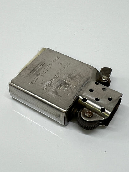 【中古品】【メンズ/レディース】 ZIPPO ジッポ DORAGON DESIGN ドラゴンデザイン シリアルナンバー入り オイルライター 喫煙具 2010年製造 インサイドユニット 2010年製 178-260703-kk-04-hon カラー：シルバー 万代Net店