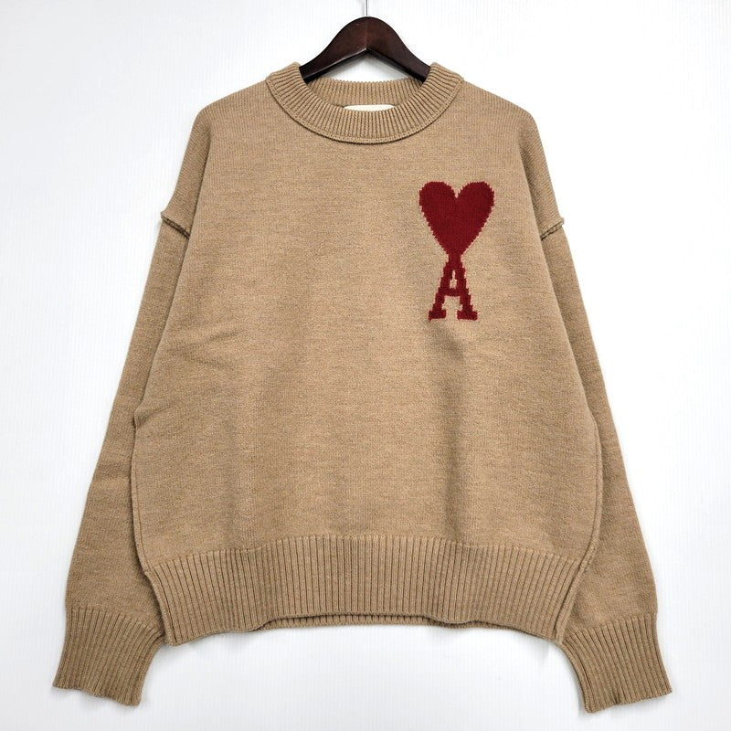 【中古品】【メンズ】 AMI ALEXANDRE MATTIUSSI アミアレクサンドレマチウシ UKS006.018 RED ADC SWEATER レッド エーディーシー セーター トップス 長袖 141-260522-cs-17-izu サイズ：M カラー：ベージュ 万代Net店