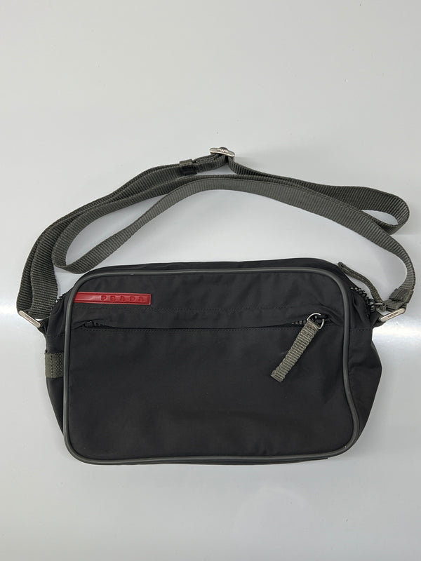 【現状渡し品】【メンズ】 PRADA SPORTS プラダ スポーツ CROSSBODY BAG 4V0454 クロスボディバッグ カバン ショルダーバッグ 178-260703-kk-03-hon カラー：グレー系 万代Net店