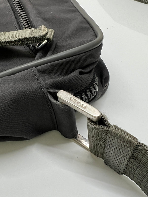 【現状渡し品】【メンズ】 PRADA SPORTS プラダ スポーツ CROSSBODY BAG 4V0454 クロスボディバッグ カバン ショルダーバッグ 178-260703-kk-03-hon カラー：グレー系 万代Net店