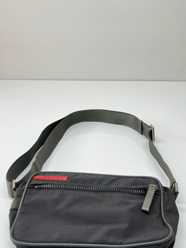 【現状渡し品】【メンズ】 PRADA SPORTS プラダ スポーツ CROSSBODY BAG 4V0454 クロスボディバッグ カバン ショルダーバッグ 178-260703-kk-03-hon カラー：グレー系 万代Net店
