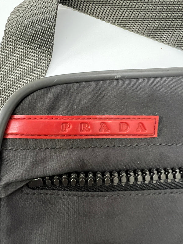 【現状渡し品】【メンズ】 PRADA SPORTS プラダ スポーツ CROSSBODY BAG 4V0454 クロスボディバッグ カバン ショルダーバッグ 178-260703-kk-03-hon カラー：グレー系 万代Net店