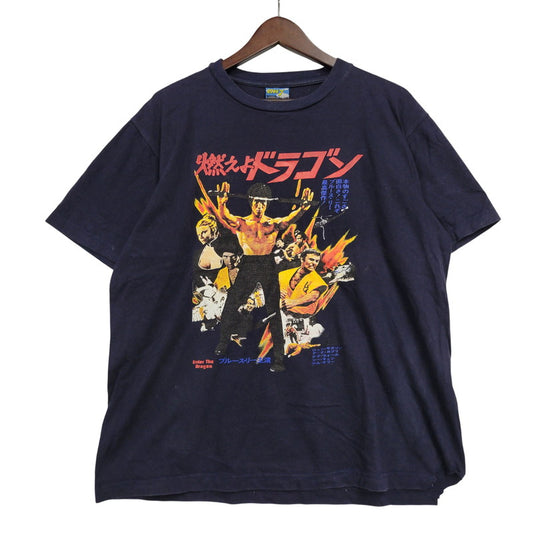 【現状渡し品】【メンズ】 SKY 燃えよドラゴンPRINT SS TEE プリント ショートスリーブ ティー トップス 半袖 146-260522-cs-15-izu サイズ：L カラー：ネイビー 万代Net店
