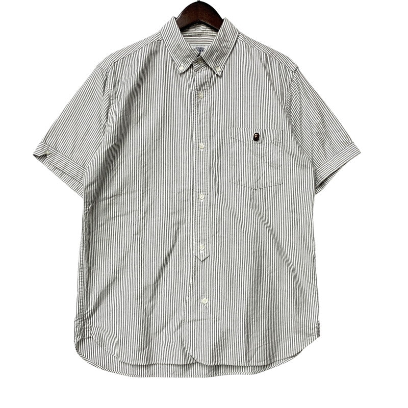 【中古品】【メンズ】 A BATHING APE アベイシングエイプ 1910-131-035 STRIPE BD S/S SHIRT ストライプ ボタンダウン ショートスリーブ シャツ トップス 半袖 142-260528-ya-15-izu サイズ：L カラー：白×グレー 万代Net店