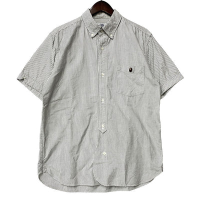 【中古品】【メンズ】 A BATHING APE アベイシングエイプ 1910-131-035 STRIPE BD S/S SHIRT ストライプ ボタンダウン ショートスリーブ シャツ トップス 半袖 142-260528-ya-15-izu サイズ：L カラー：白×グレー 万代Net店