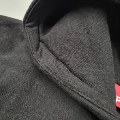 【中古品】【メンズ】 Supreme シュプリーム CLASSIC SCRIPT HOODED SWEATSHIRT クラシック スクリプト フーデッド スウェットシャツ パーカー 149-260526-as-12-izu サイズ：L カラー：ブラック 万代Net店