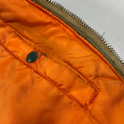 【現状渡し品】【メンズ】 ALPHA INDUSTRIES アルファインダストリーズ MA-1 FLIGHT JACKET 1615-573-8335 フライトジャケット USA製 145-260527-as-20-izu サイズ：M カラー：カーキ/オレンジ 万代Net店