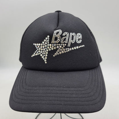 【中古品】【メンズ/レディース】 A BATHING APE アベイシングエイプ 001CPL802002L CRYSTAL STONE STA LOGO MESH CAP クリスタル ストーン ロゴ メッシュ キャップ 帽子 185-260530-kh-01-izu サイズ：F カラー：ブラック 万代Net店