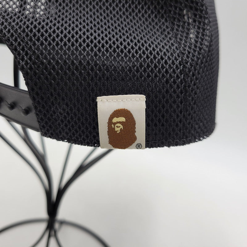 【中古品】【メンズ/レディース】 A BATHING APE アベイシングエイプ 001CPL802002L CRYSTAL STONE STA LOGO MESH CAP クリスタル ストーン ロゴ メッシュ キャップ 帽子 185-260530-kh-01-izu サイズ：F カラー：ブラック 万代Net店