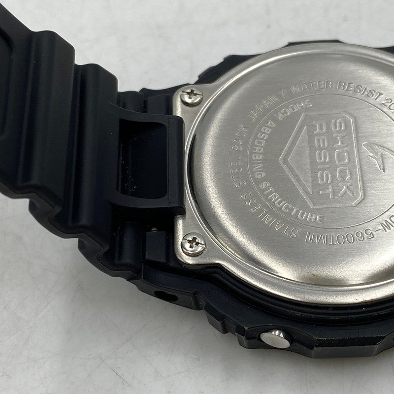【中古品】【メンズ/レディース】 G-SHOCK ジーショック DW-5600TMN-1JR DIGITAL QUARTZ MANEKINEKO デジタル クォーツ 招き猫 時計 196-260531-kh-05-izu サイズ：48.9 × 42.8 × 13.4 mm カラー：ブラック 万代Net店