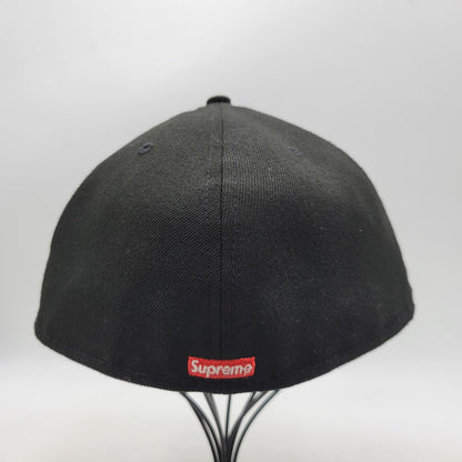 【中古品】【メンズ/レディース】 SUPREME シュプリーム 23SS SCRIPT NEW ERA CAP スクリプト ニューエラ キャップ 帽子 185-260603-cs-01-izu サイズ：7 3/4 カラー：ブラック 万代Net店