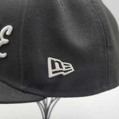 【中古品】【メンズ/レディース】 SUPREME シュプリーム 23SS SCRIPT NEW ERA CAP スクリプト ニューエラ キャップ 帽子 185-260603-cs-01-izu サイズ：7 3/4 カラー：ブラック 万代Net店
