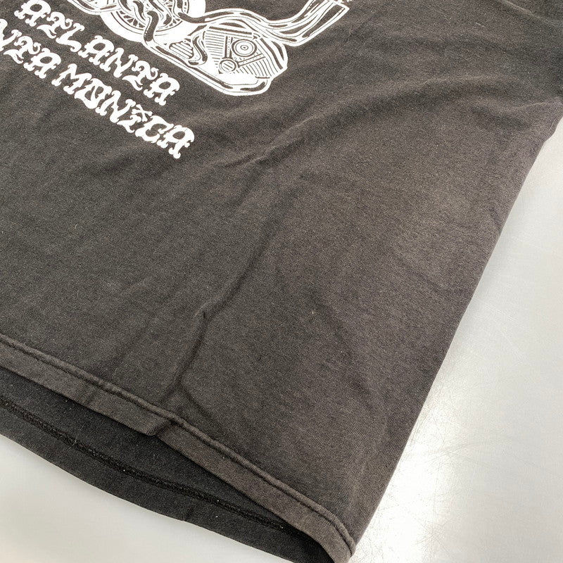 【現状渡し品】【メンズ】 STUSSY ステューシー メキシコ製 TAKA HAYASHI OLD ENGLISH WORLD TOUR TEE タカ ハヤシ オールド イングリッシュ ワールド ツアー Tシャツ トップス 142-260602-kh-04-izu サイズ：XL カラー：ブラック 万代Net店