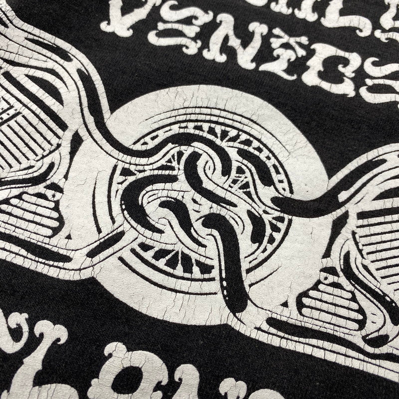 【現状渡し品】【メンズ】 STUSSY ステューシー メキシコ製 TAKA HAYASHI OLD ENGLISH WORLD TOUR TEE タカ ハヤシ オールド イングリッシュ ワールド ツアー Tシャツ トップス 142-260602-kh-04-izu サイズ：XL カラー：ブラック 万代Net店