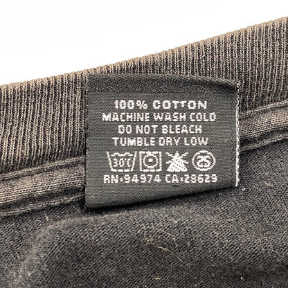 【現状渡し品】【メンズ】 STUSSY ステューシー メキシコ製 TAKA HAYASHI OLD ENGLISH WORLD TOUR TEE タカ ハヤシ オールド イングリッシュ ワールド ツアー Tシャツ トップス 142-260602-kh-04-izu サイズ：XL カラー：ブラック 万代Net店