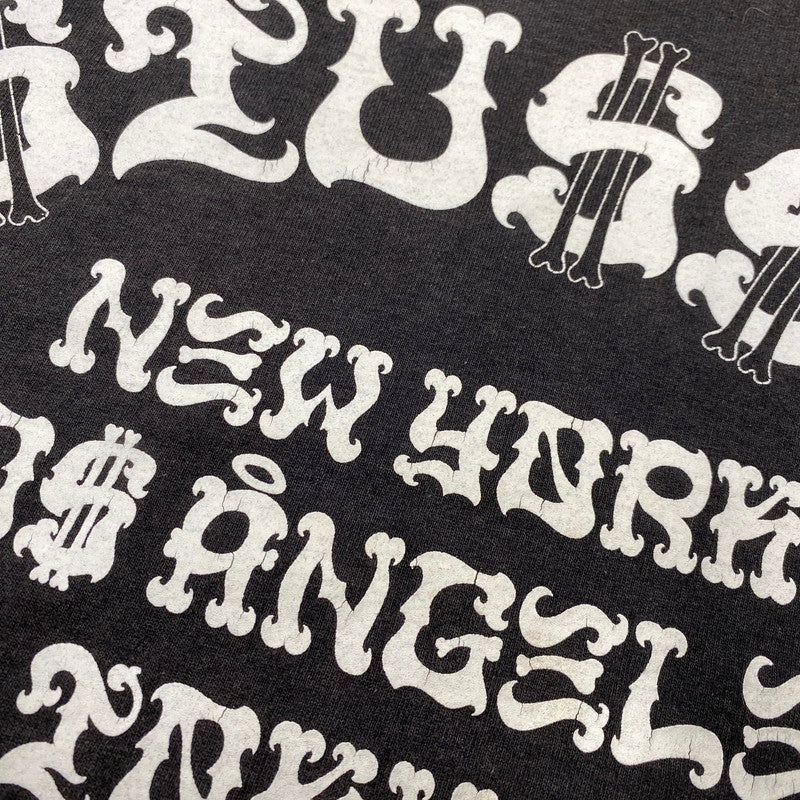 【現状渡し品】【メンズ】 STUSSY ステューシー メキシコ製 TAKA HAYASHI OLD ENGLISH WORLD TOUR TEE タカ ハヤシ オールド イングリッシュ ワールド ツアー Tシャツ トップス 142-260602-kh-04-izu サイズ：XL カラー：ブラック 万代Net店
