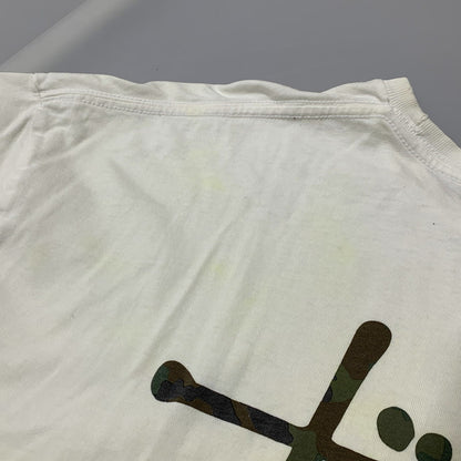 【現状渡し品】【メンズ】 STUSSY ステューシー 金タグ CAMO BASIC LOGO TEE カモ ベーシック ロゴ Tシャツ トップス 半袖 142-260625-ya-04-izu サイズ：XXL カラー：ホワイト 万代Net店