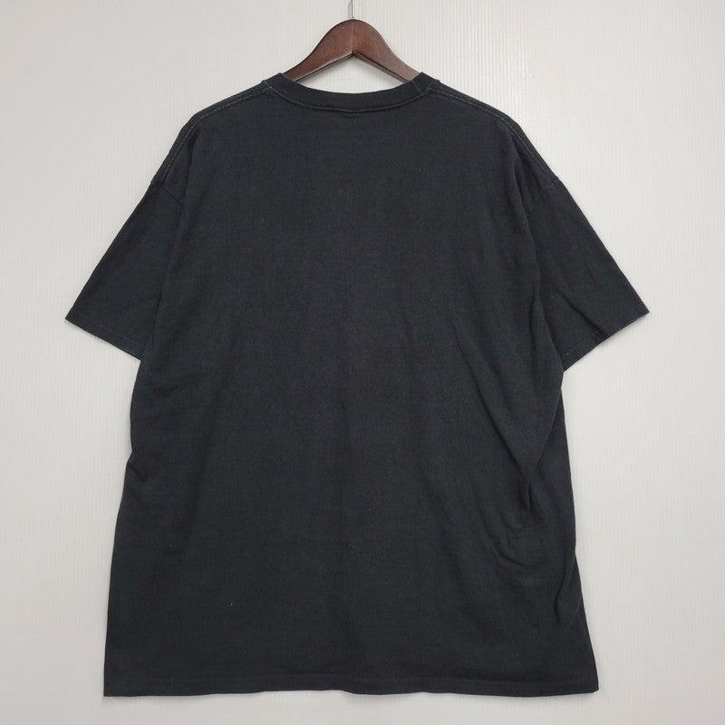 【中古品】【メンズ】 STUSSY ステューシー × KOSTAS コスタス 7TH ANNIVERSARY TEE 7周年 Tシャツ 新宿チャプト メキシコ製 142-260602-as-23-izu サイズ：XL カラー：ブラック 万代Net店