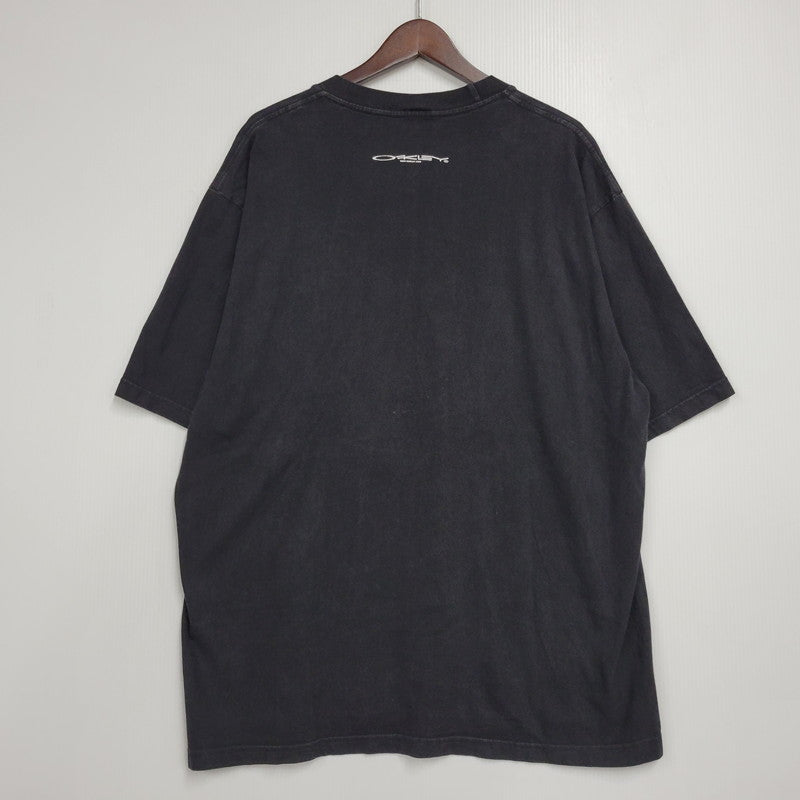 【中古品】【メンズ】 OAKLEY オークリー SURFBOARD GRAPHIC S/S TEE サーフボード グラフィック 半袖 Tシャツ 146-260602-as-25-izu カラー：ブラック 万代Net店
