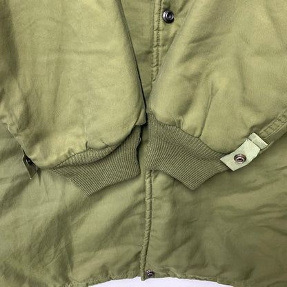 【中古品】【メンズ】 CANADIAN ARMY カナダ軍 8415-21-870-5572 OG107 COMBAT PARKA LINER COAT コンバット パーカー ライナー コート アウター 146-260607-kh-01-izu サイズ：1 SHORT/SMALL カラー：カーキ系 万代Net店