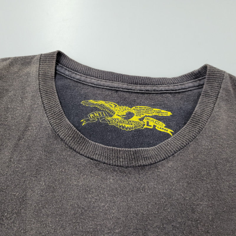 【現状渡し品】【メンズ】 ANTIHERO アンタイヒーロー SS TEE ショートスリーブ Tシャツ 半袖 トップス 142-260614-as-03-izu サイズ：L カラー：ブラック系 万代Net店