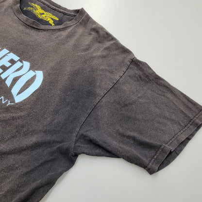 【現状渡し品】【メンズ】 ANTIHERO アンタイヒーロー SS TEE ショートスリーブ Tシャツ 半袖 トップス 142-260614-as-03-izu サイズ：L カラー：ブラック系 万代Net店