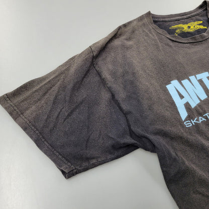 【現状渡し品】【メンズ】 ANTIHERO アンタイヒーロー SS TEE ショートスリーブ Tシャツ 半袖 トップス 142-260614-as-03-izu サイズ：L カラー：ブラック系 万代Net店