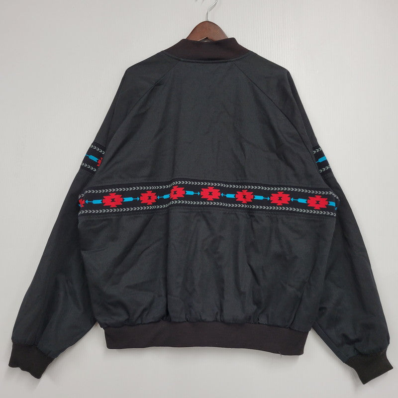 【中古品】【メンズ】 K-PRODUCTS Kプロダクツ NATIVE PATTERN SWING TOP ネイティブパターン スウィングトップ USA製 ジャケット 146-260614-as-11-izu サイズ：XL カラー：ブラック 万代Net店